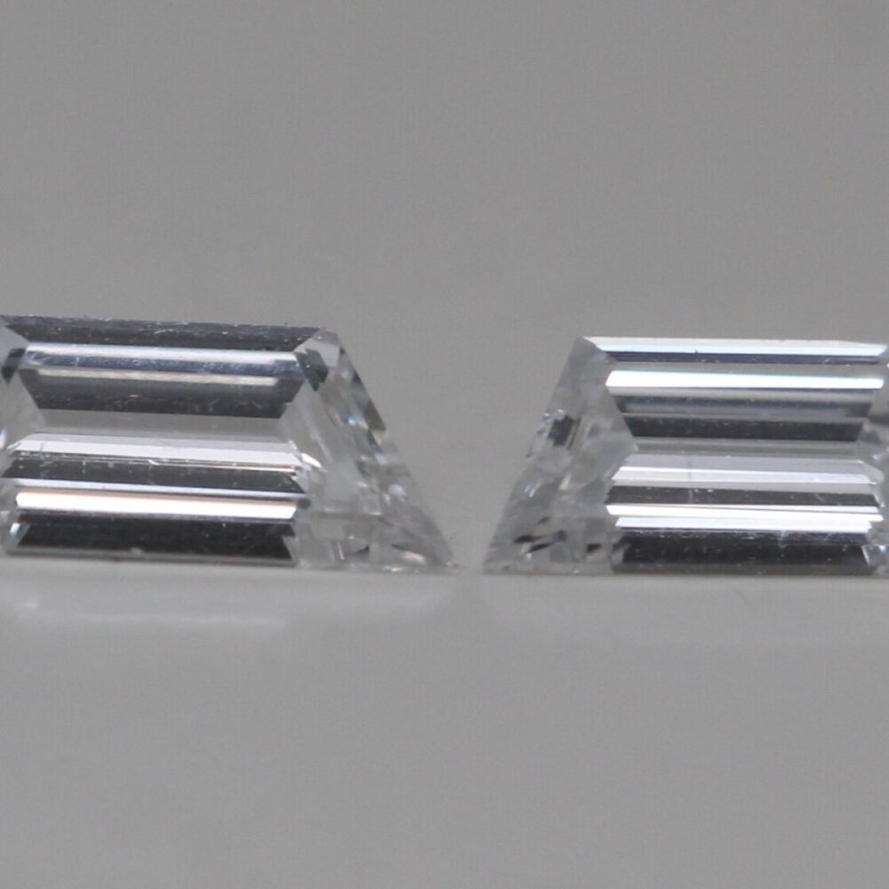 A Pair Of Trapezoid Step Loose Diamonds (0.43 Ct D Vvs2) C52000041